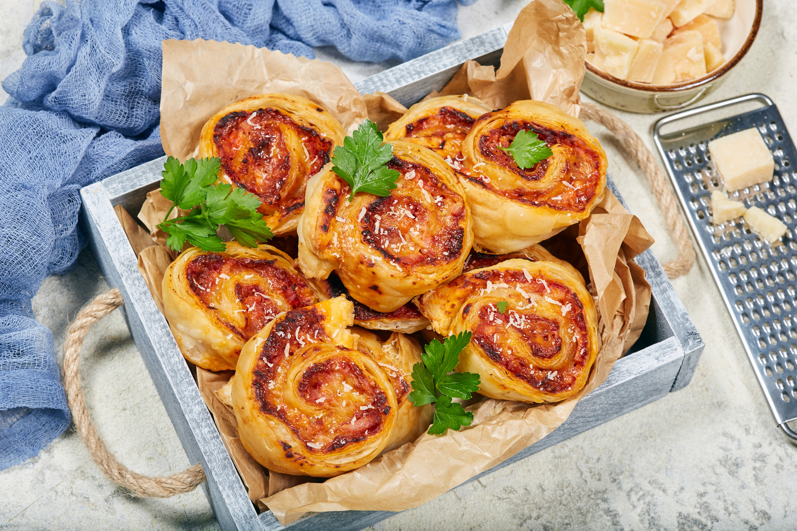 Puff pastry Pizza rolls with ham and cheese